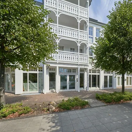 Nahe Ostseestrand Und Erlebnisbad Sellin (Rugen)